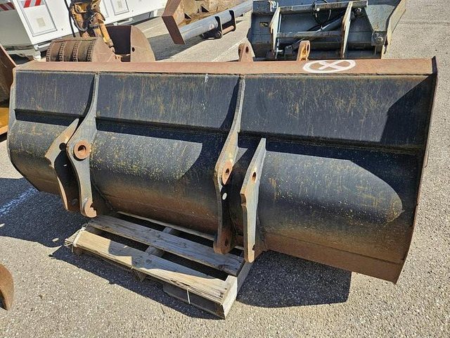 Caterpillar 428D - Ковш: фото 2 Caterpillar 428D - Ковш: фото 2