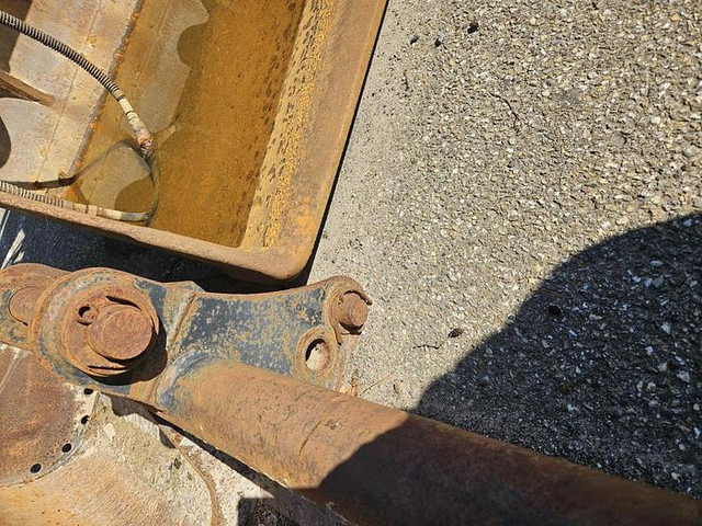 Caterpillar 428D - Ковш: фото 4 Caterpillar 428D - Ковш: фото 4