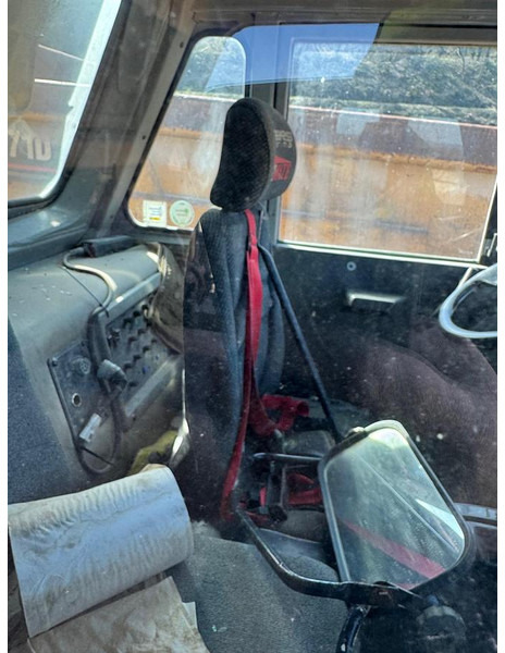 Caterpillar 769D - Кабина и интерьер для Запчастей: фото 1 Caterpillar 769D - Кабина и интерьер для Запчастей: фото 1