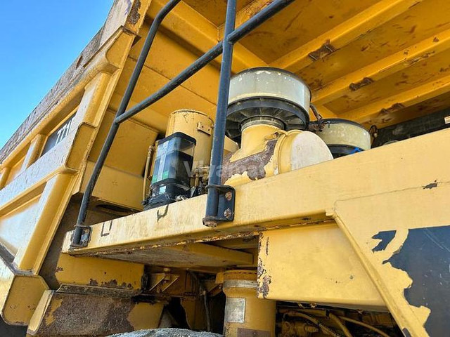 Внедорожный самосвал Caterpillar 771D: фото 10 Внедорожный самосвал Caterpillar 771D: фото 10