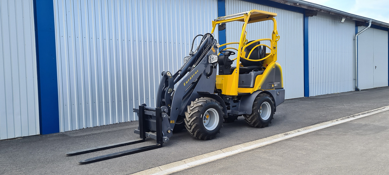 Eurotrac W11 Radlader Hoflader  - Компактный фронтальный погрузчик: фото 1 Eurotrac W11 Radlader Hoflader  - Компактный фронтальный погрузчик: фото 1