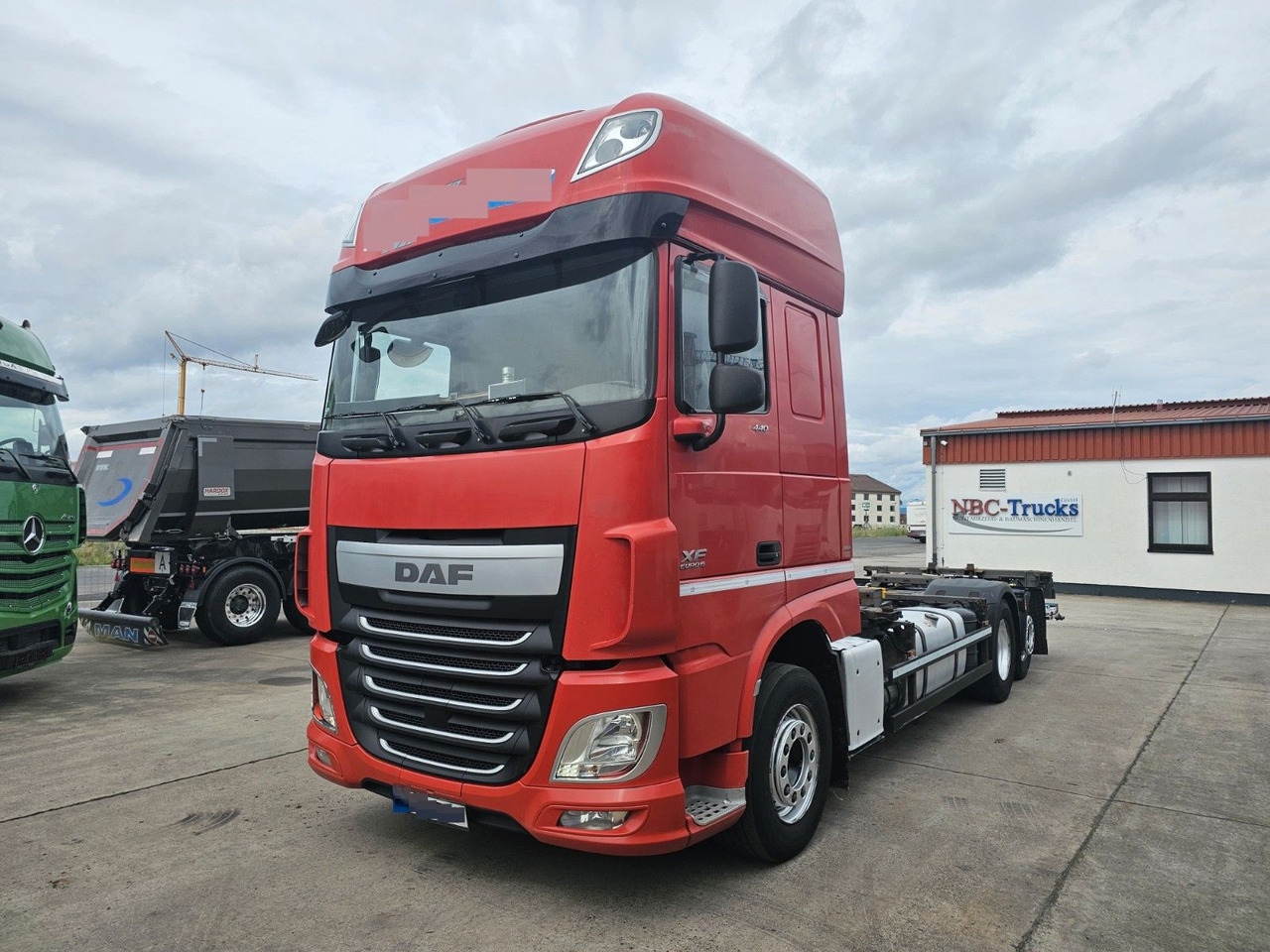 DAF XF 440 FAR * MUTLI * 2X TANK * RETARDER * STANDH - Грузовик-контейнеровоз/ Сменный кузов: фото 1 DAF XF 440 FAR * MUTLI * 2X TANK * RETARDER * STANDH - Грузовик-контейнеровоз/ Сменный кузов: фото 1