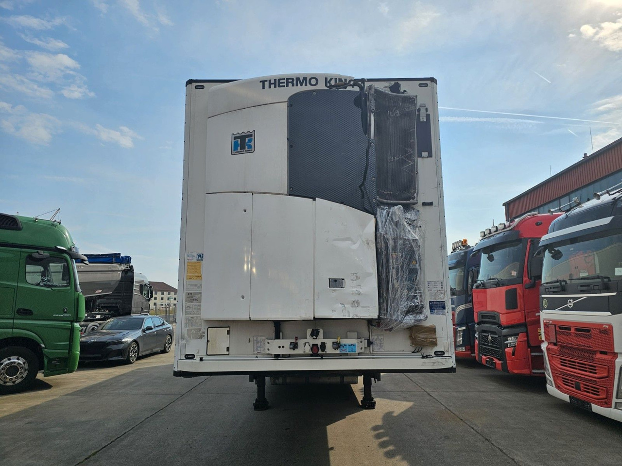 Schmitz Cargobull NKS * DOPPELST. * UNFALL * THERMOK. * LIFT * - Полуприцеп-рефрижератор: фото 2 Schmitz Cargobull NKS * DOPPELST. * UNFALL * THERMOK. * LIFT * - Полуприцеп-рефрижератор: фото 2