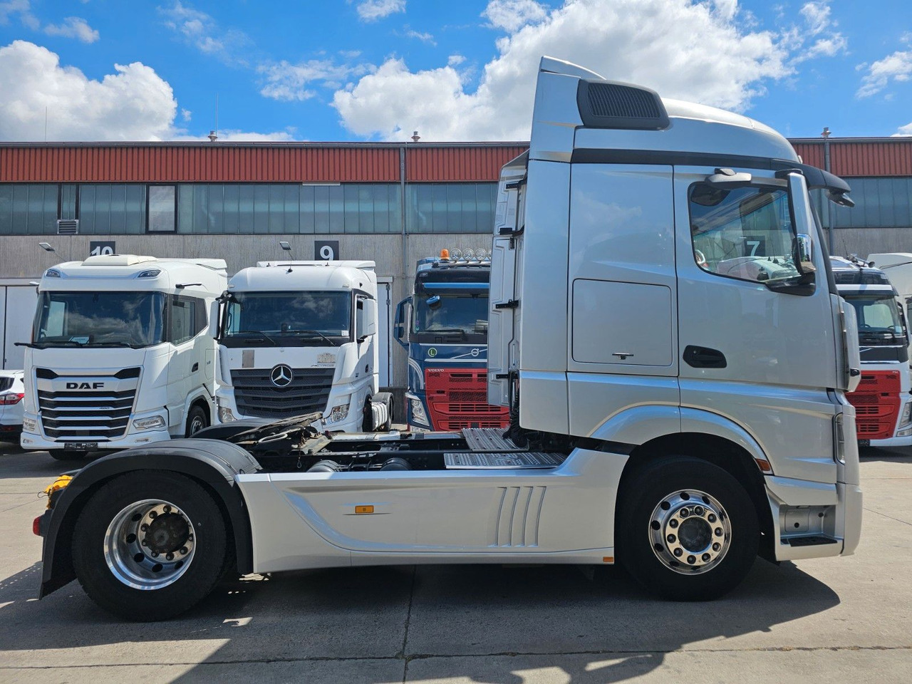 Mercedes-Benz ACTROS 1851 * 2X VORHANDEN * ACC * STANDH. *EUR5 - Тягач: фото 4 Mercedes-Benz ACTROS 1851 * 2X VORHANDEN * ACC * STANDH. *EUR5 - Тягач: фото 4