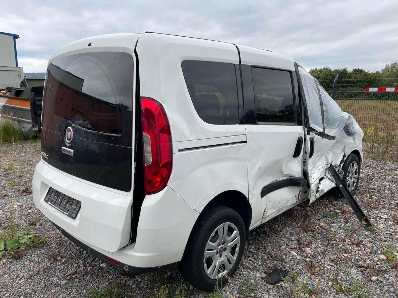 Fiat Doblo Maxi 1.6 M-Jet Euro6 Klima ZV - Пассажирский фургон: фото 3 Fiat Doblo Maxi 1.6 M-Jet Euro6 Klima ZV - Пассажирский фургон: фото 3