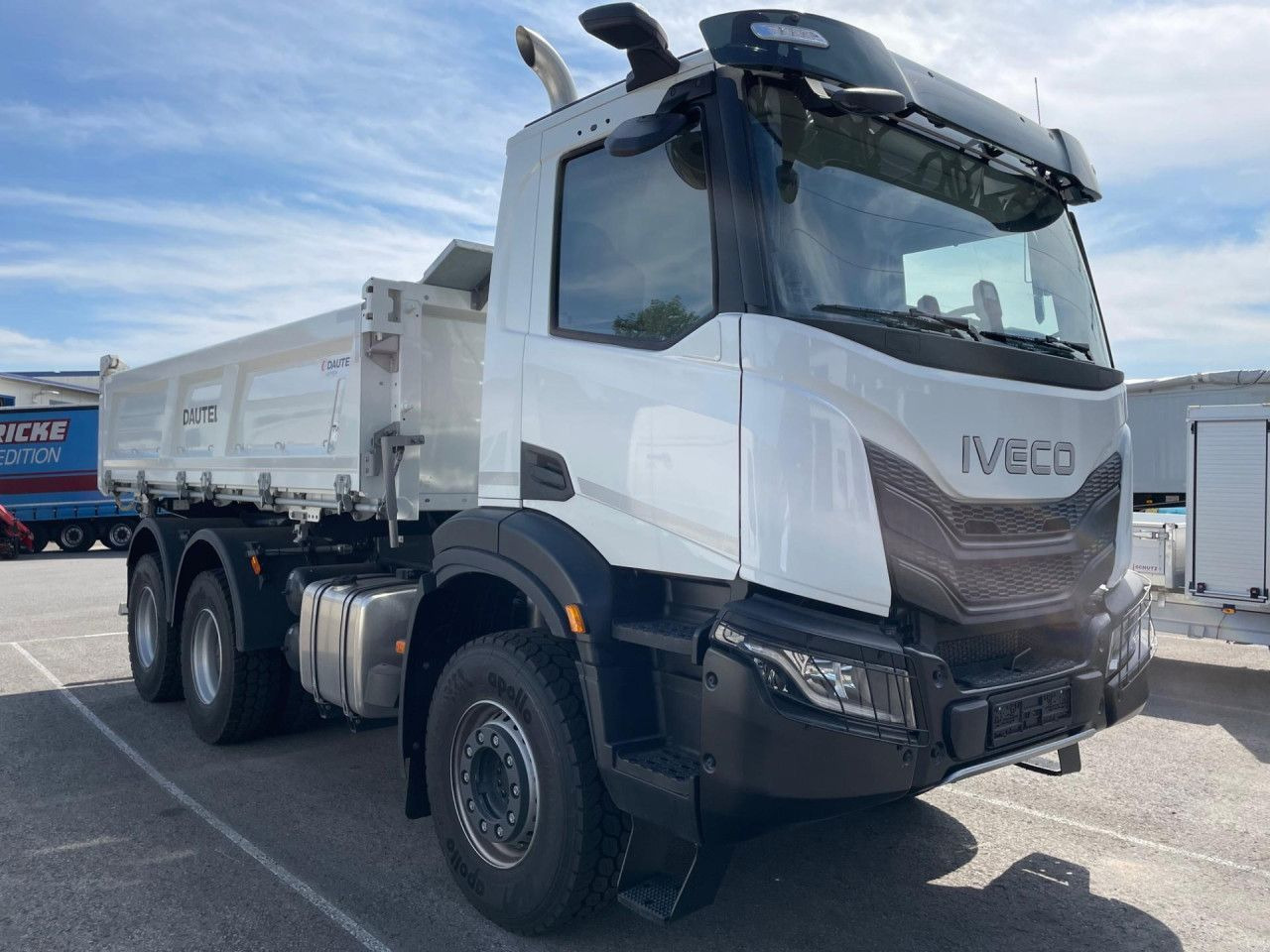 Iveco X-Way AD300X54Z HR OFF - Самосвал: фото 2 Iveco X-Way AD300X54Z HR OFF - Самосвал: фото 2
