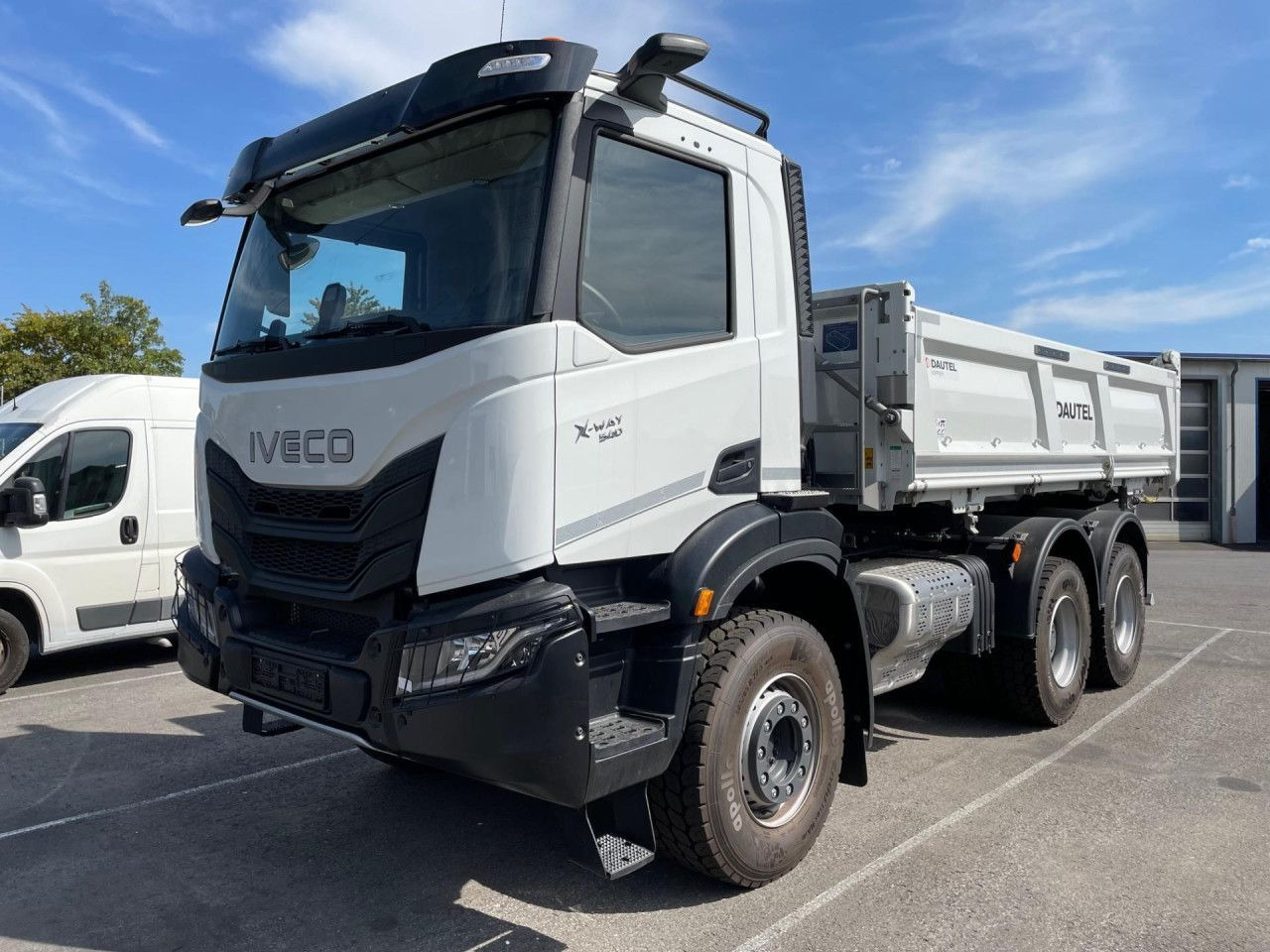 Iveco X-Way AD300X54Z HR OFF - Самосвал: фото 1 Iveco X-Way AD300X54Z HR OFF - Самосвал: фото 1
