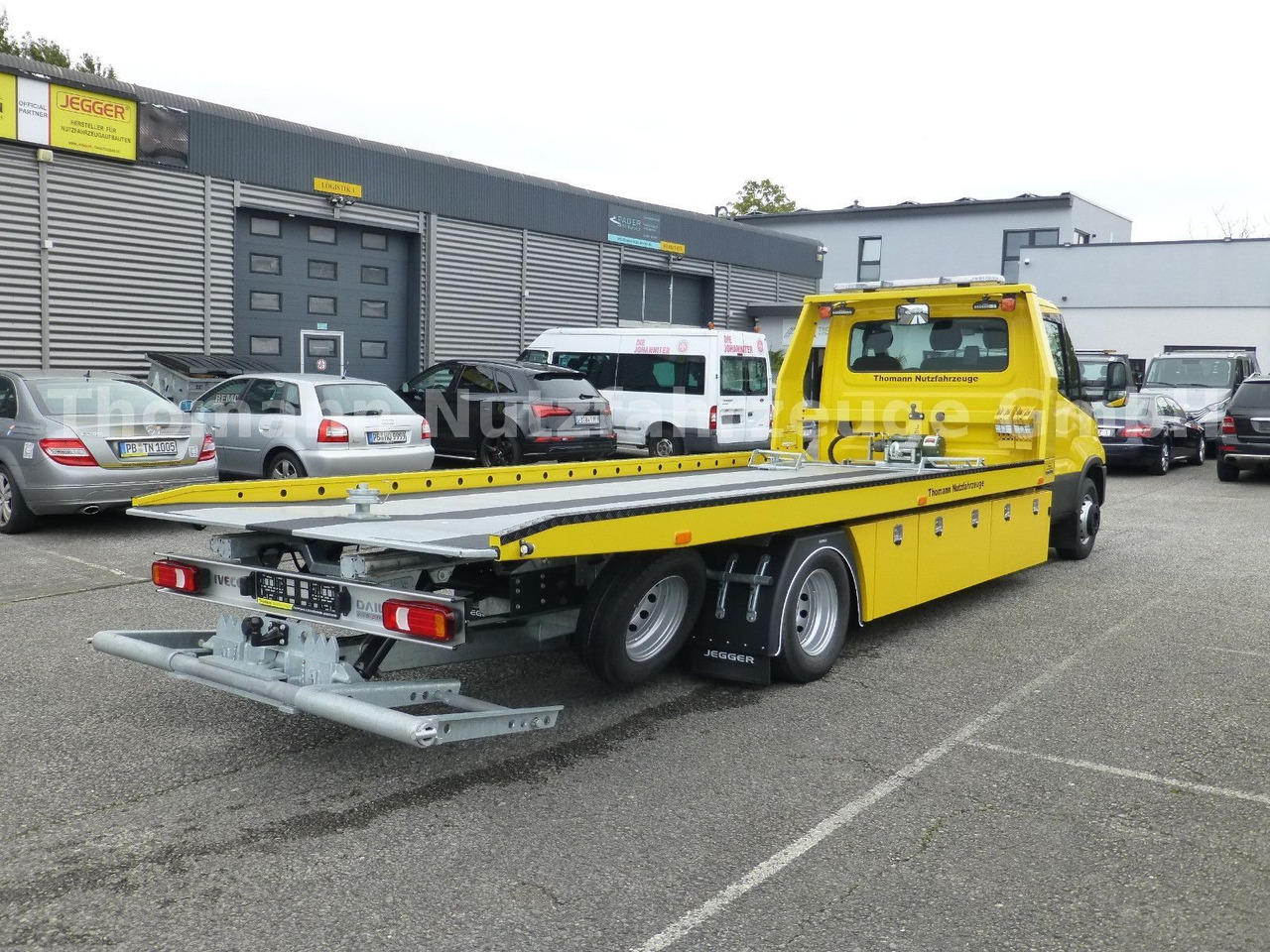 Iveco DAILY 72C18 Schiebeplateu Luftfed Navi Hubbrille - Эвакуатор: фото 4 Iveco DAILY 72C18 Schiebeplateu Luftfed Navi Hubbrille - Эвакуатор: фото 4