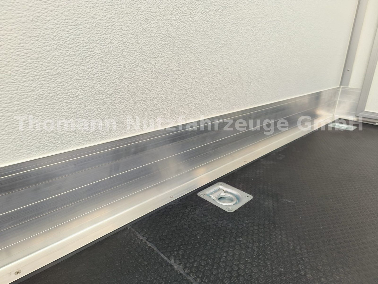 Peugeot Boxer Premium Koffer Extra Tief mit Klappe ! - Фургон с закрытым кузовом: фото 2 Peugeot Boxer Premium Koffer Extra Tief mit Klappe ! - Фургон с закрытым кузовом: фото 2