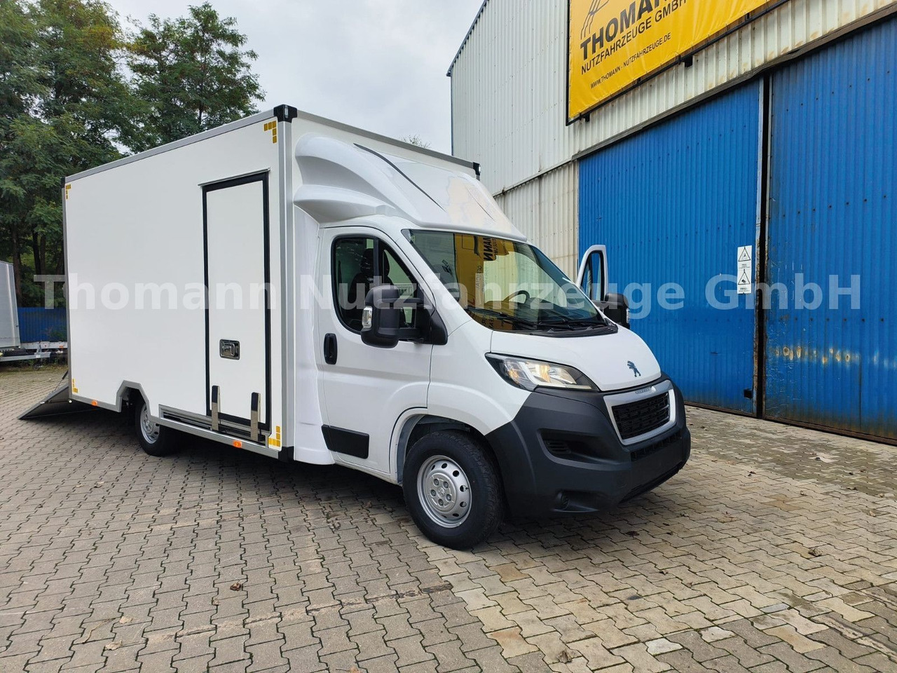 Peugeot Boxer Premium Koffer Extra Tief mit Klappe ! - Фургон с закрытым кузовом: фото 1 Peugeot Boxer Premium Koffer Extra Tief mit Klappe ! - Фургон с закрытым кузовом: фото 1