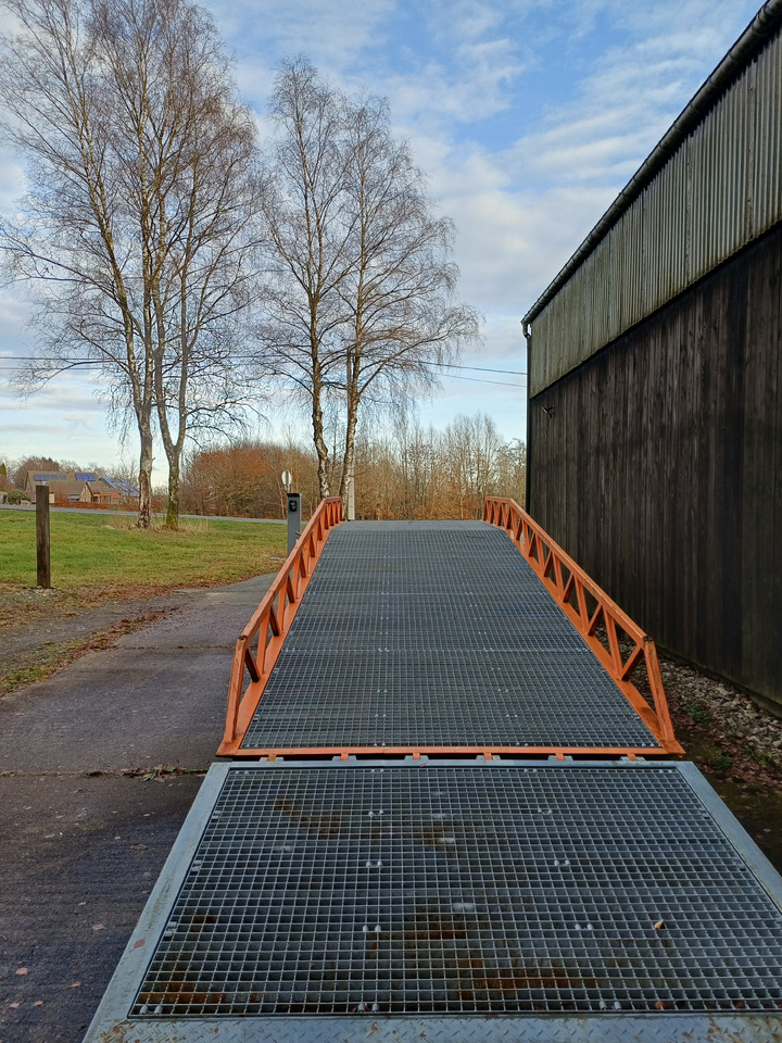 Saurus - Погрузочная рампа: фото 2 Saurus - Погрузочная рампа: фото 2