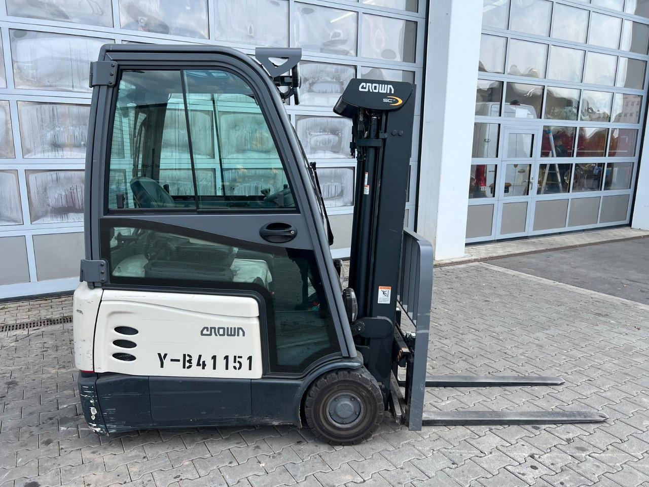Crown SCT6020-1.3 / Triplex 4,3m / 1.227h / 2017 - Электропогрузчик: фото 2 Crown SCT6020-1.3 / Triplex 4,3m / 1.227h / 2017 - Электропогрузчик: фото 2