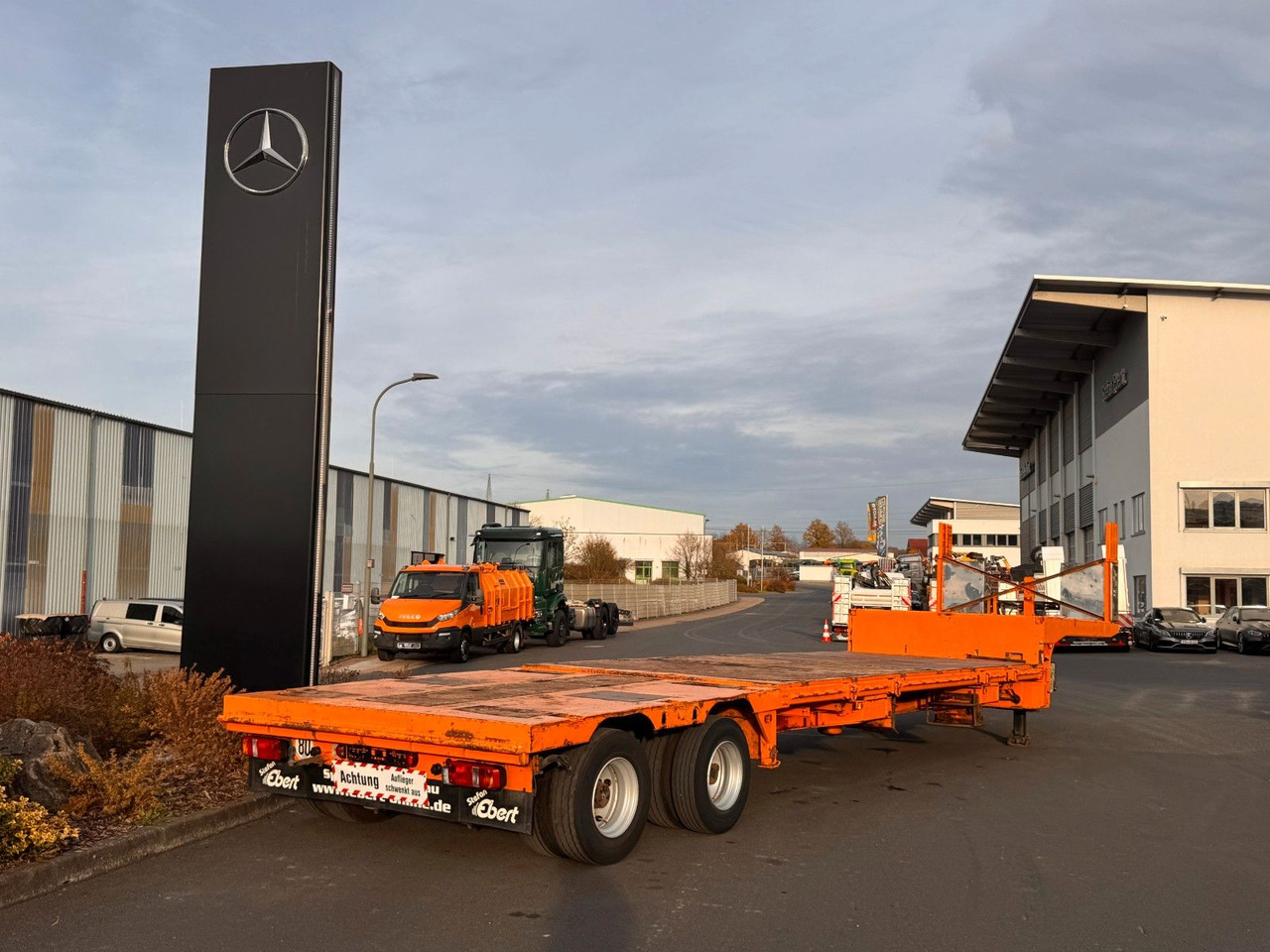 Dinkel DSAFA 36000 Schräglader/Tieflader 2x Lenkachse - Низкорамный полуприцеп: фото 2 Dinkel DSAFA 36000 Schräglader/Tieflader 2x Lenkachse - Низкорамный полуприцеп: фото 2