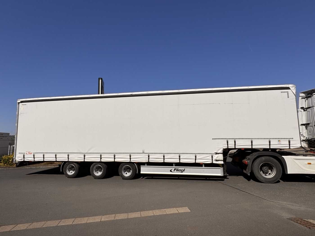 Fliegl SDS 350 Schiebeplane+Verdeck XL SAF 20.900Km - Низкорамный полуприцеп: фото 3 Fliegl SDS 350 Schiebeplane+Verdeck XL SAF 20.900Km - Низкорамный полуприцеп: фото 3