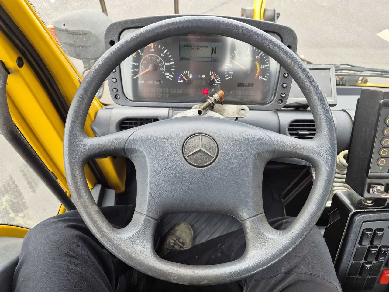 Грузовик Mercedes-Benz Unimog U400 4x4 Zweiwege ZAGRO 800t/52 Achsen: фото 13 Грузовик Mercedes-Benz Unimog U400 4x4 Zweiwege ZAGRO 800t/52 Achsen: фото 13