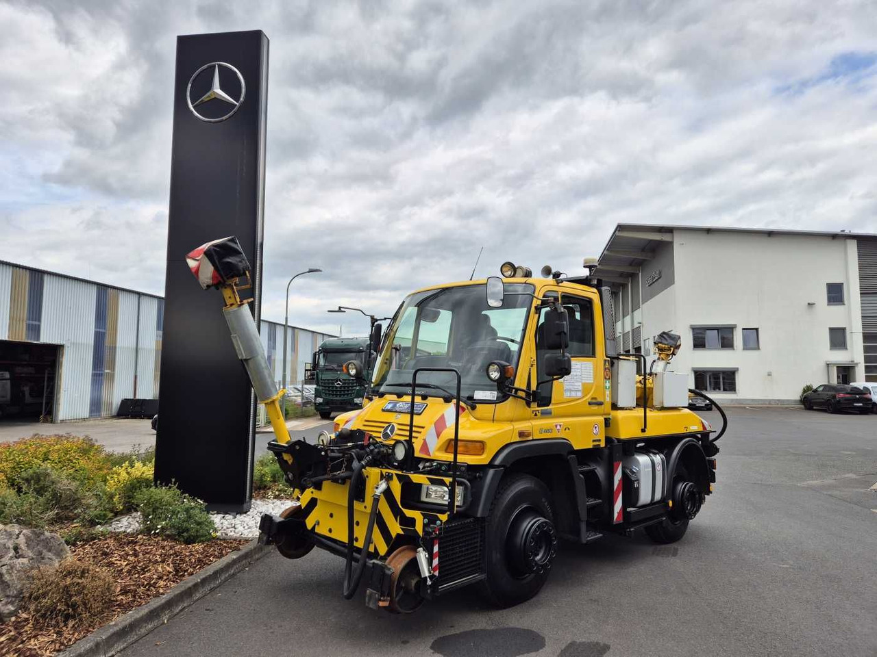 Mercedes-Benz Unimog U400 4x4 Zweiwege ZAGRO 800t/52 Achsen - Грузовик: фото 1 Mercedes-Benz Unimog U400 4x4 Zweiwege ZAGRO 800t/52 Achsen - Грузовик: фото 1