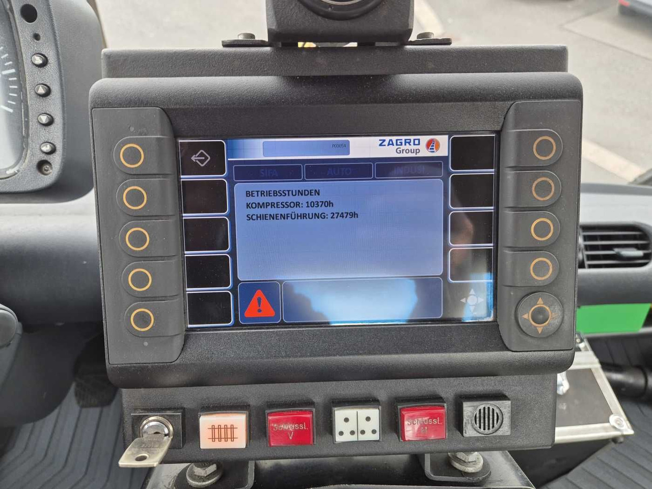 Грузовик Mercedes-Benz Unimog U400 4x4 Zweiwege ZAGRO 800t/52 Achsen: фото 15 Грузовик Mercedes-Benz Unimog U400 4x4 Zweiwege ZAGRO 800t/52 Achsen: фото 15