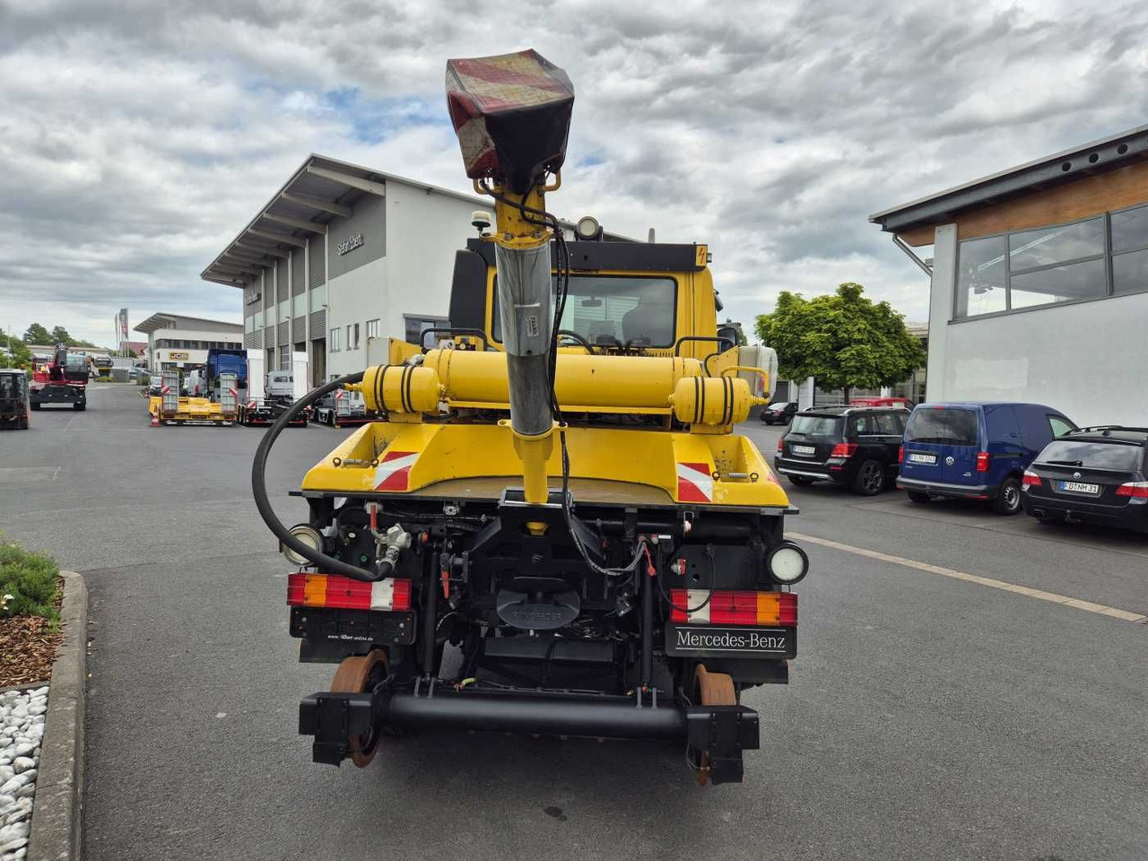 Грузовик Mercedes-Benz Unimog U400 4x4 Zweiwege ZAGRO 800t/52 Achsen: фото 7 Грузовик Mercedes-Benz Unimog U400 4x4 Zweiwege ZAGRO 800t/52 Achsen: фото 7