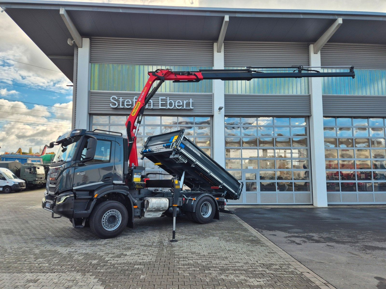 Iveco AD200X46/P HR OFF Palfinger PK 12.501 Funk AHK - Самосвал, Автоманипулятор: фото 5 Iveco AD200X46/P HR OFF Palfinger PK 12.501 Funk AHK - Самосвал, Автоманипулятор: фото 5