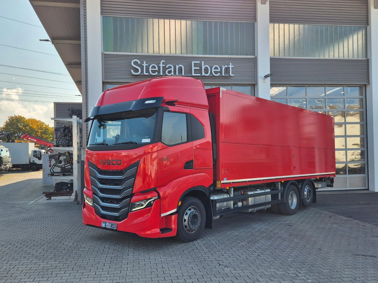 Iveco AS260S50Y/FS Schwenkwand LBW 2xAHK CAM Intarder - Грузовик для перевозки напитков: фото 1 Iveco AS260S50Y/FS Schwenkwand LBW 2xAHK CAM Intarder - Грузовик для перевозки напитков: фото 1