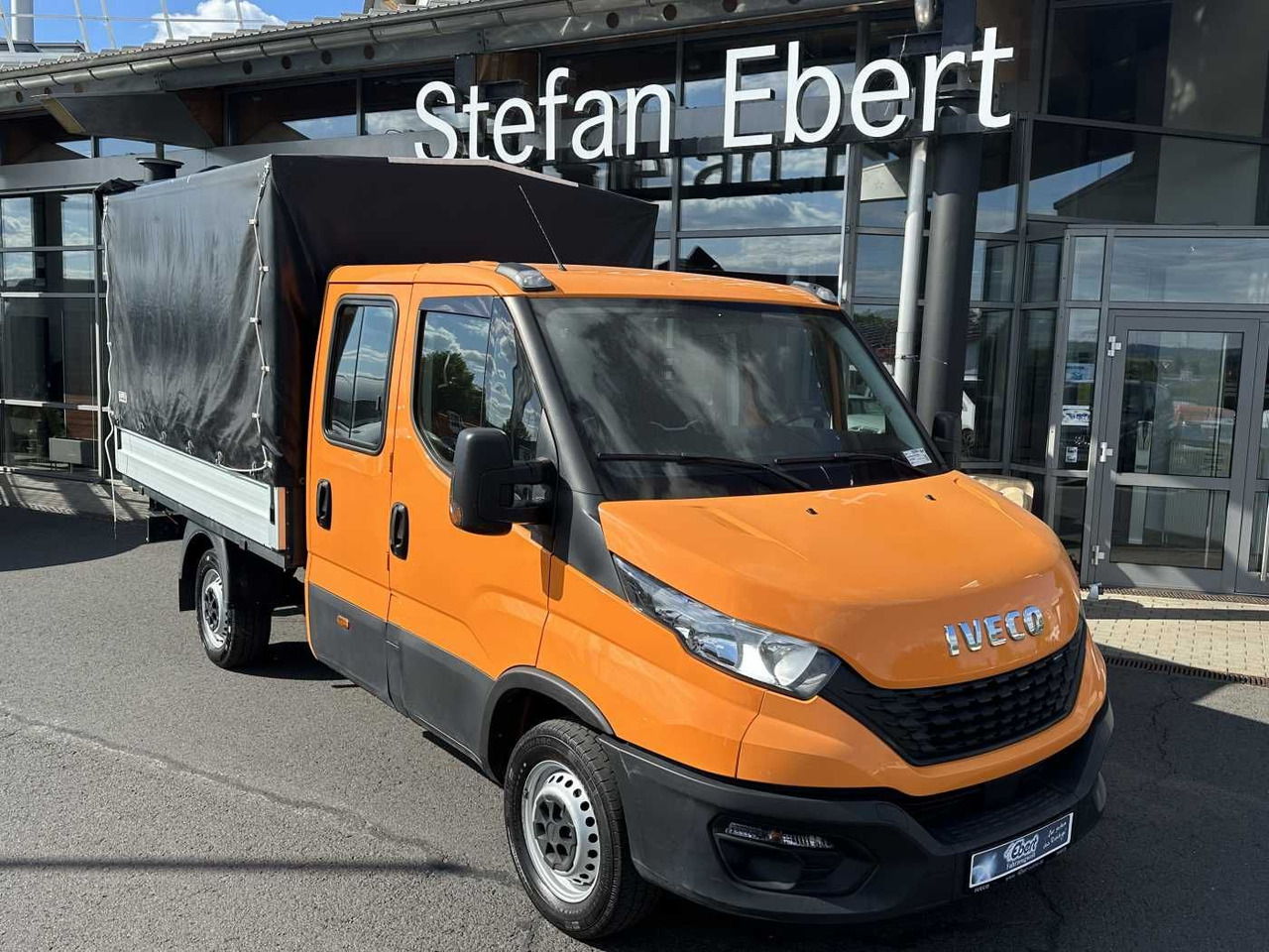 Iveco Daily 35S14 Pritsche+Plane *AHK*Ladekran*7-Sitze - Тентованный фургон: фото 1 Iveco Daily 35S14 Pritsche+Plane *AHK*Ladekran*7-Sitze - Тентованный фургон: фото 1