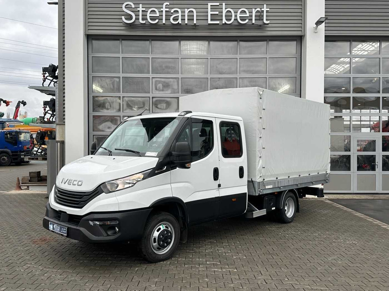 Iveco Daily 50C18H A8 DoKa *AHK*Automatik*7-Sitze* - Малотоннажный бортовой грузовик, Грузопассажирский фургон: фото 1 Iveco Daily 50C18H A8 DoKa *AHK*Automatik*7-Sitze* - Малотоннажный бортовой грузовик, Грузопассажирский фургон: фото 1