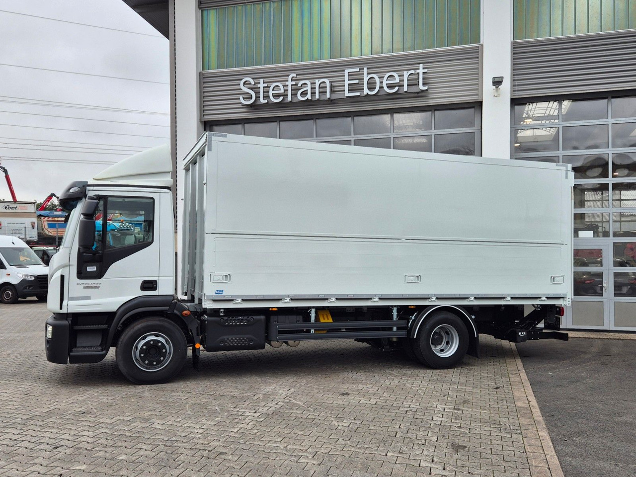 Iveco Eurocargo ML160E28/FP Böse Schwenkwand LBW 2xAHK - Грузовик для перевозки напитков: фото 5 Iveco Eurocargo ML160E28/FP Böse Schwenkwand LBW 2xAHK - Грузовик для перевозки напитков: фото 5