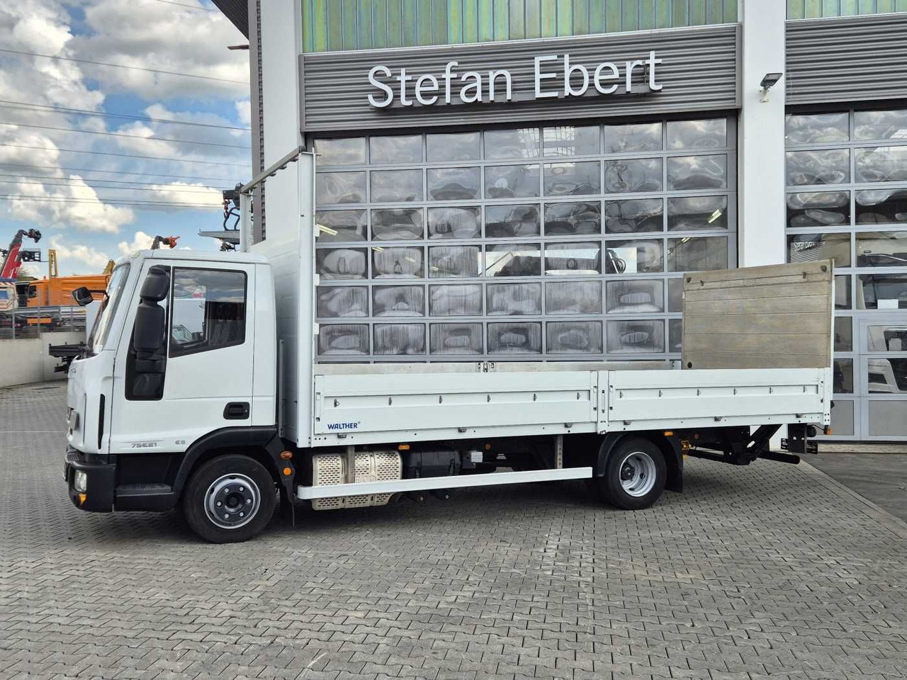 Iveco Eurocargo ML75E21/P Klima Ladebordwand 1.000kg - Малотоннажный бортовой грузовик: фото 4 Iveco Eurocargo ML75E21/P Klima Ladebordwand 1.000kg - Малотоннажный бортовой грузовик: фото 4