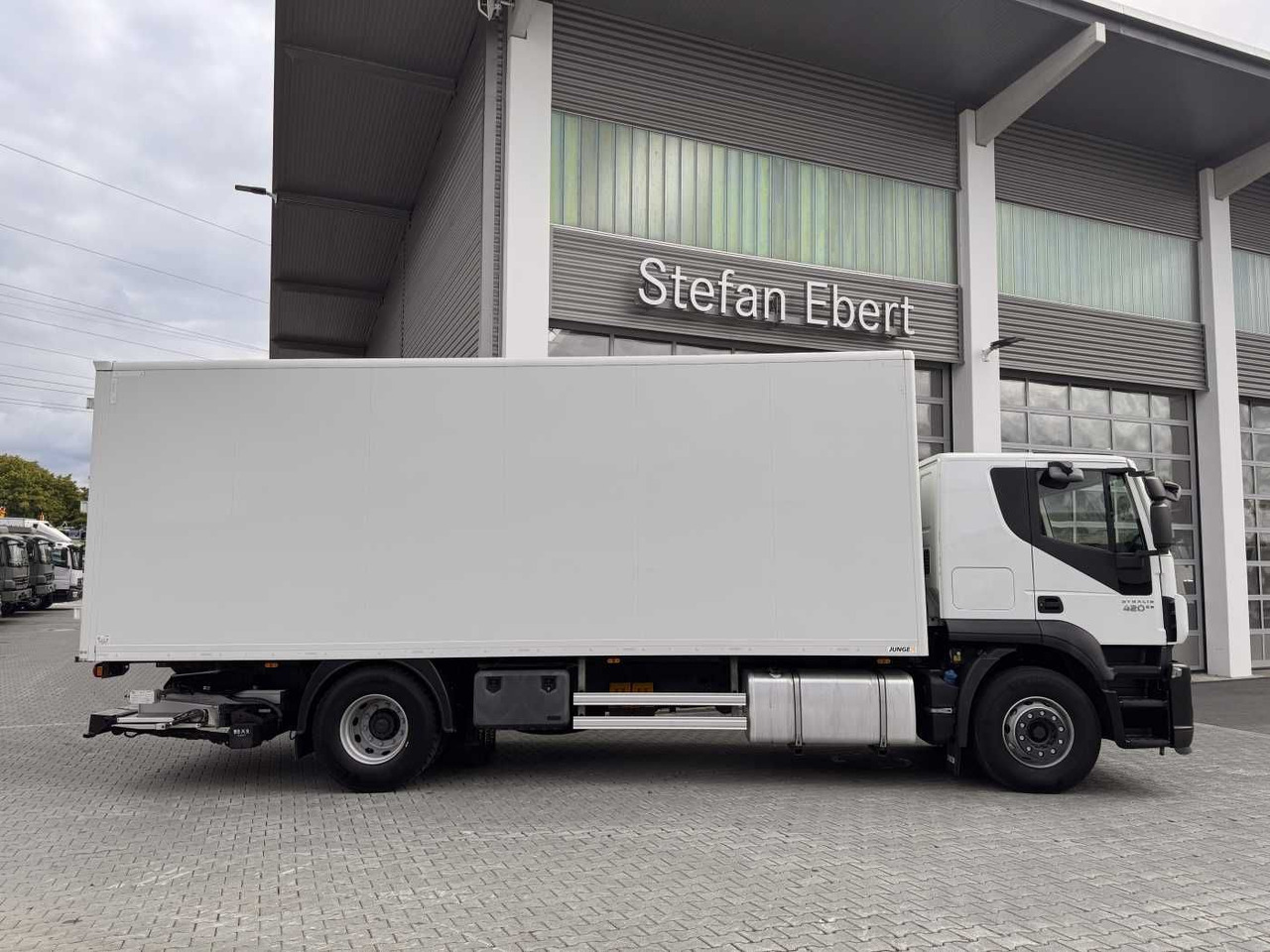 Iveco Stralis AT190S42/FP-D 4x2 Koffer+LBW faltbar AHK - Грузовик с закрытым кузовом: фото 5 Iveco Stralis AT190S42/FP-D 4x2 Koffer+LBW faltbar AHK - Грузовик с закрытым кузовом: фото 5