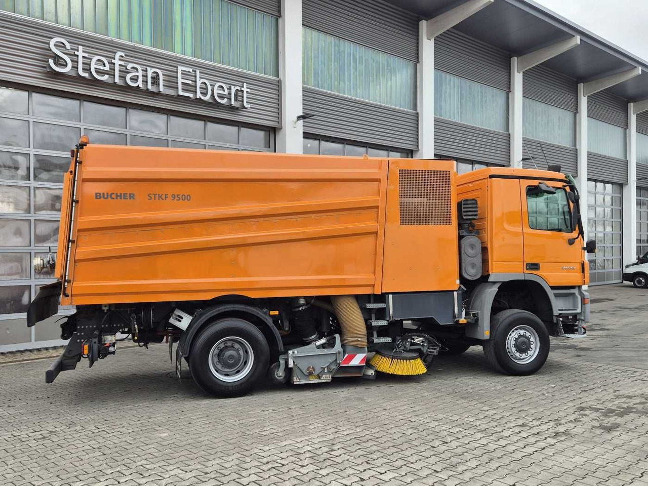 Подметально-уборочная машина Mercedes-Benz Actros 2032 A 4x4 Bucher STKF 9500 Airport 30x: фото 6