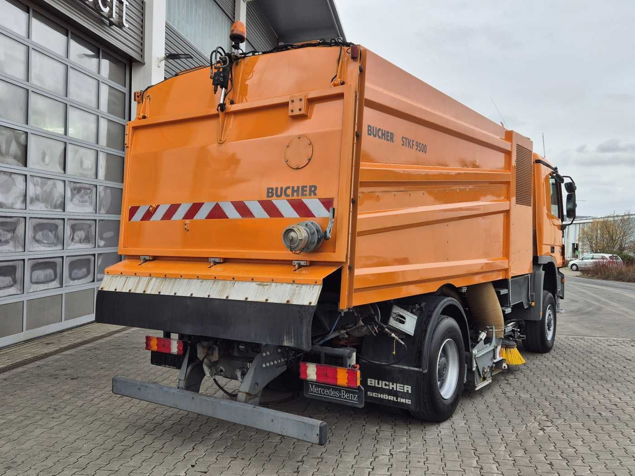 Подметально-уборочная машина Mercedes-Benz Actros 2032 A 4x4 Bucher STKF 9500 Airport 30x: фото 9