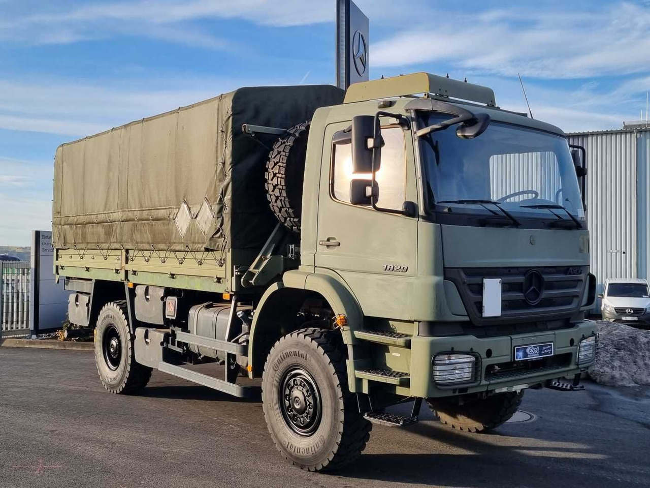Mercedes-Benz Axor 1829 A 4x4 Pritsche/Plane 10 Stück - Грузовик бортовой/ Платформа: фото 2 Mercedes-Benz Axor 1829 A 4x4 Pritsche/Plane 10 Stück - Грузовик бортовой/ Платформа: фото 2