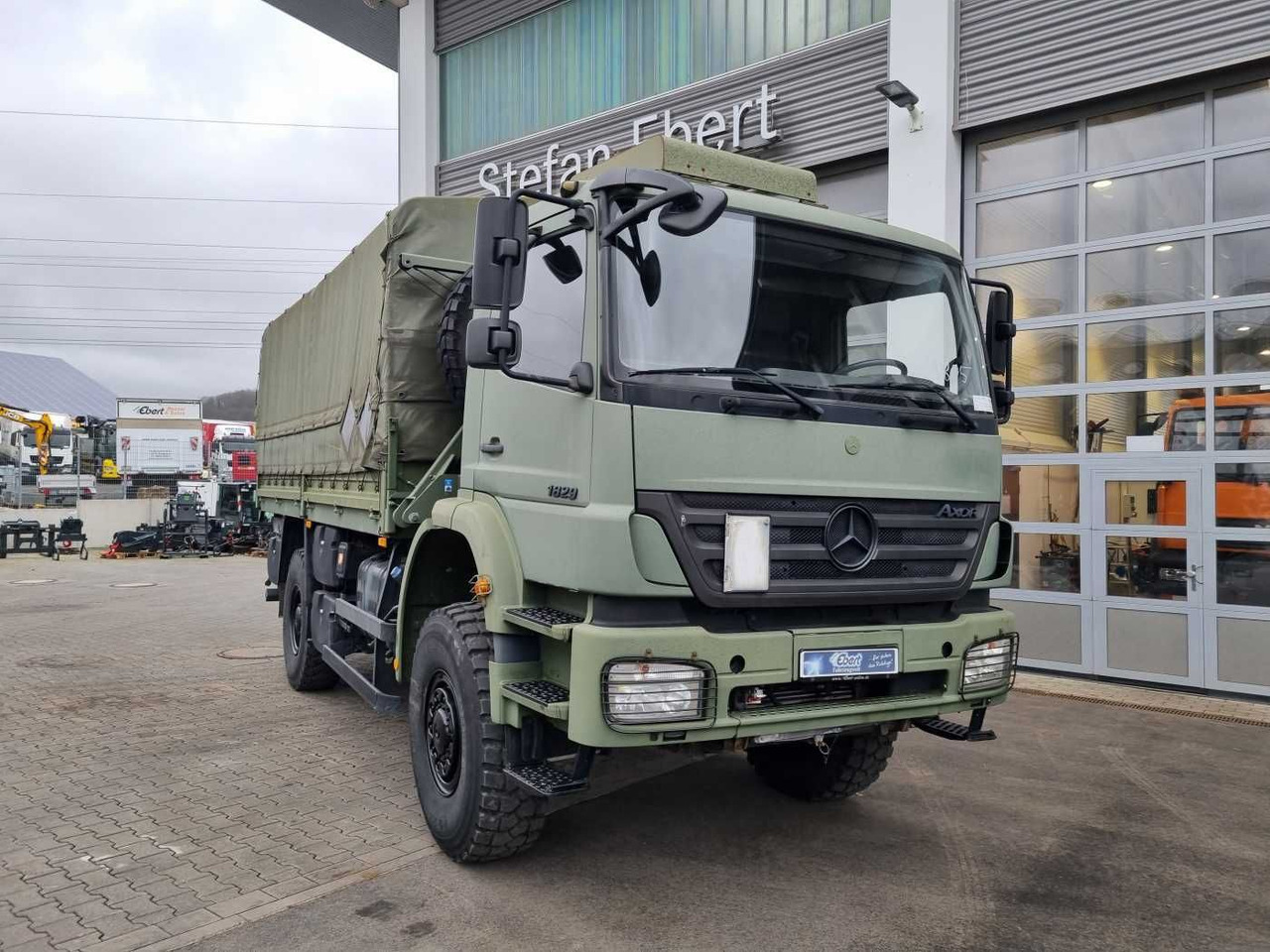 Mercedes-Benz Axor 1829 A 4x4 Pritsche/Plane 10 Stück - Грузовик бортовой/ Платформа: фото 3 Mercedes-Benz Axor 1829 A 4x4 Pritsche/Plane 10 Stück - Грузовик бортовой/ Платформа: фото 3