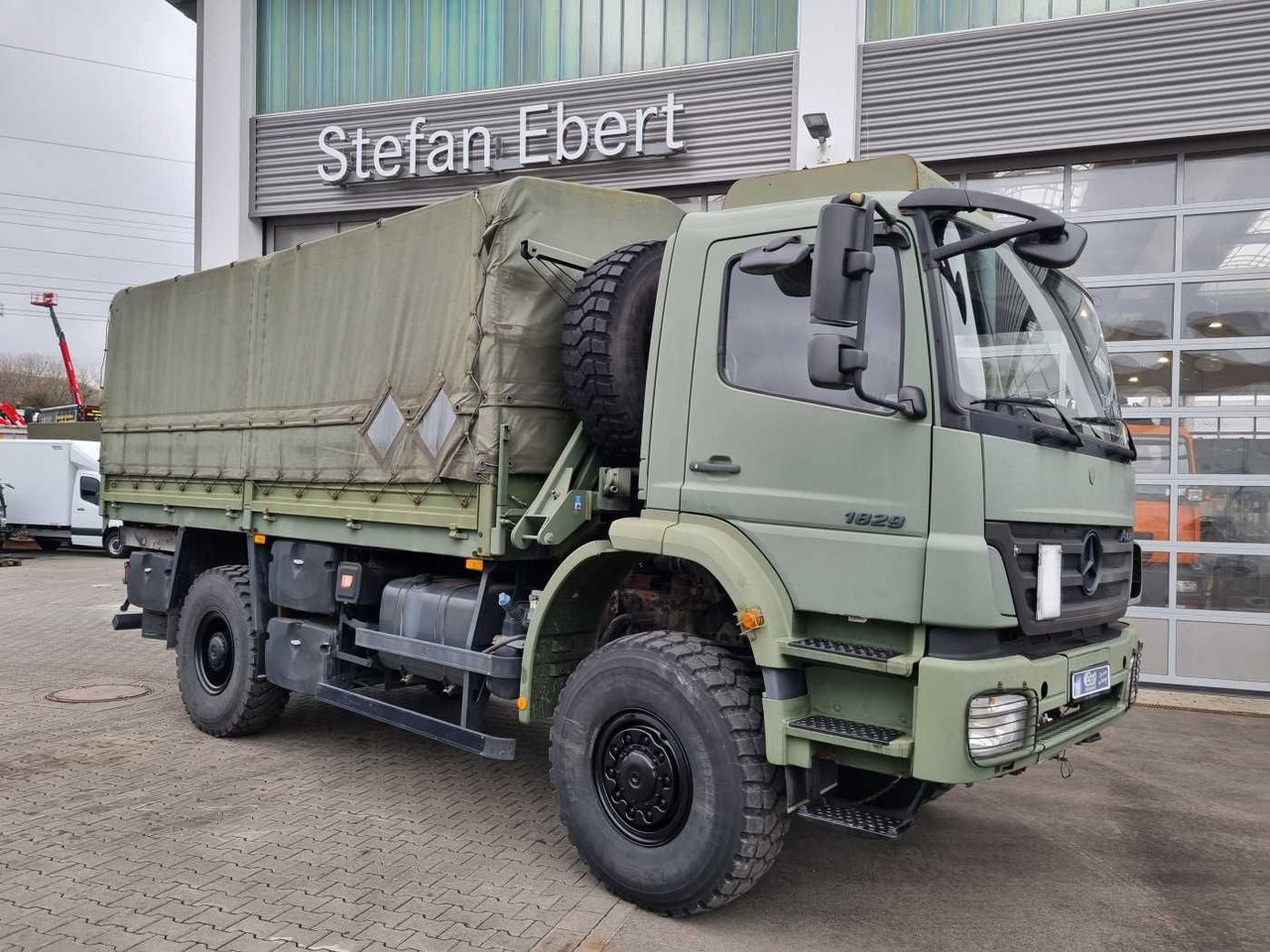 Mercedes-Benz Axor 1829 A 4x4 Pritsche/Plane 10 Stück - Грузовик бортовой/ Платформа: фото 5 Mercedes-Benz Axor 1829 A 4x4 Pritsche/Plane 10 Stück - Грузовик бортовой/ Платформа: фото 5