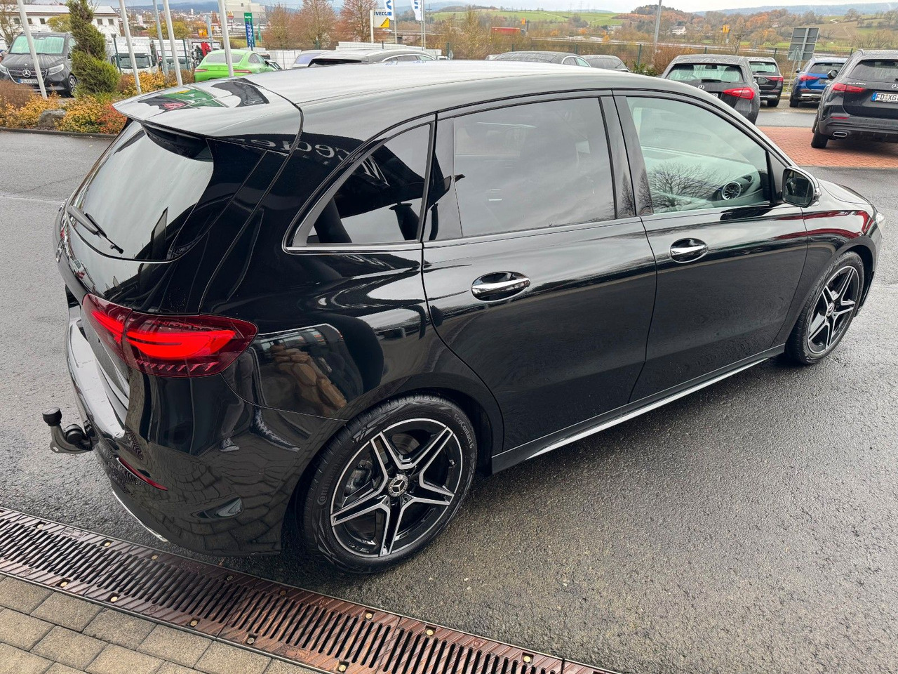 Mercedes-Benz B 200 AMG+AHK+Ambiente+RFK+MBUX+Night - Седан: фото 3 Mercedes-Benz B 200 AMG+AHK+Ambiente+RFK+MBUX+Night - Седан: фото 3