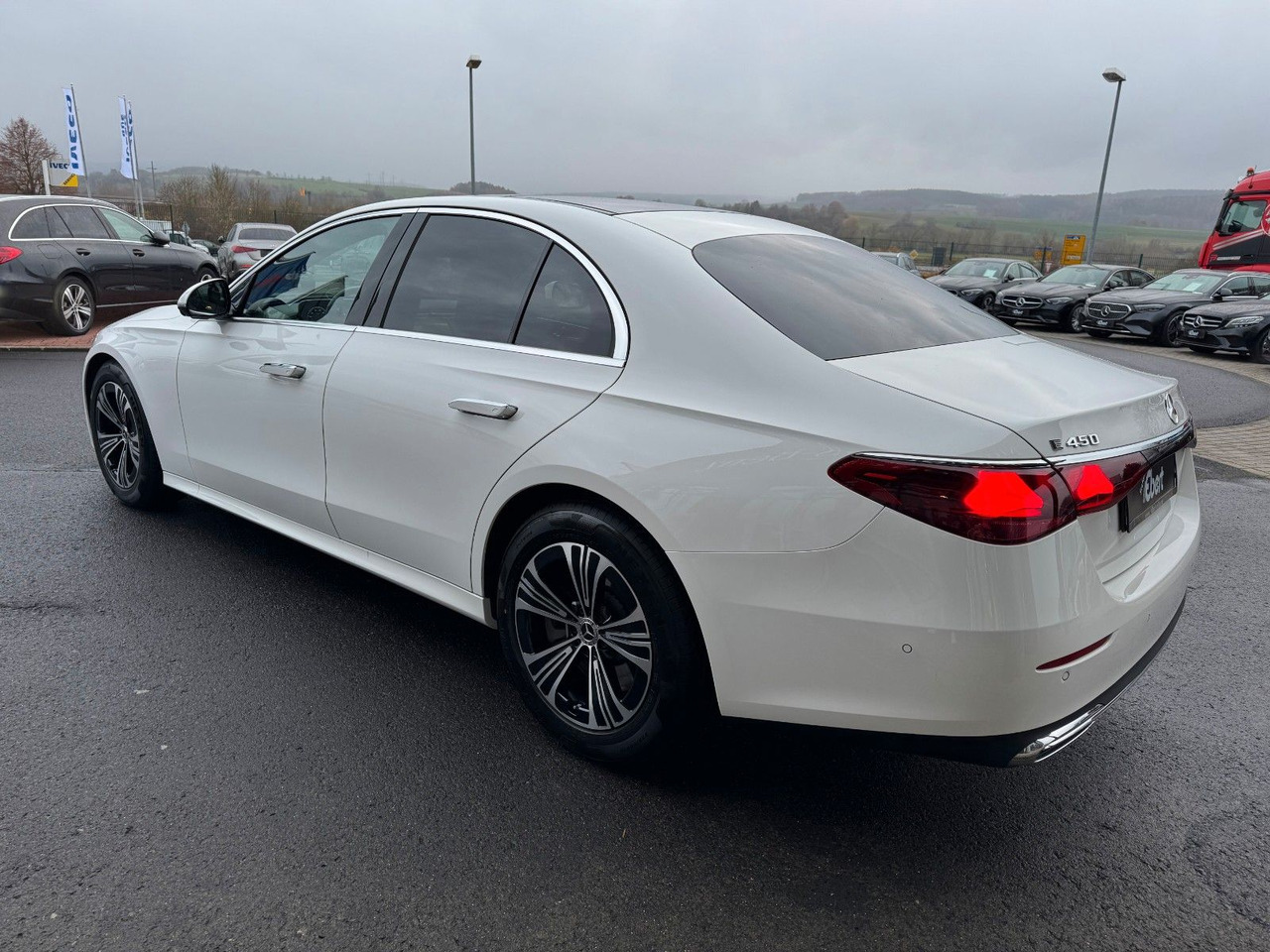 Mercedes-Benz E 450 4M Avantgarde+Pano+DistrPro+Digital+360 - Седан: фото 4 Mercedes-Benz E 450 4M Avantgarde+Pano+DistrPro+Digital+360 - Седан: фото 4