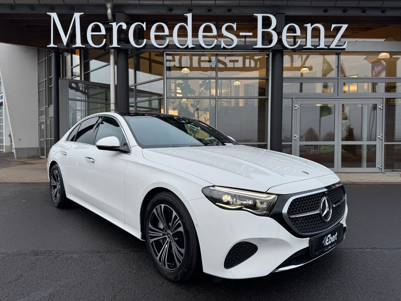 Mercedes-Benz E 450 4M Avantgarde+Pano+DistrPro+Digital+360 - Седан: фото 2 Mercedes-Benz E 450 4M Avantgarde+Pano+DistrPro+Digital+360 - Седан: фото 2