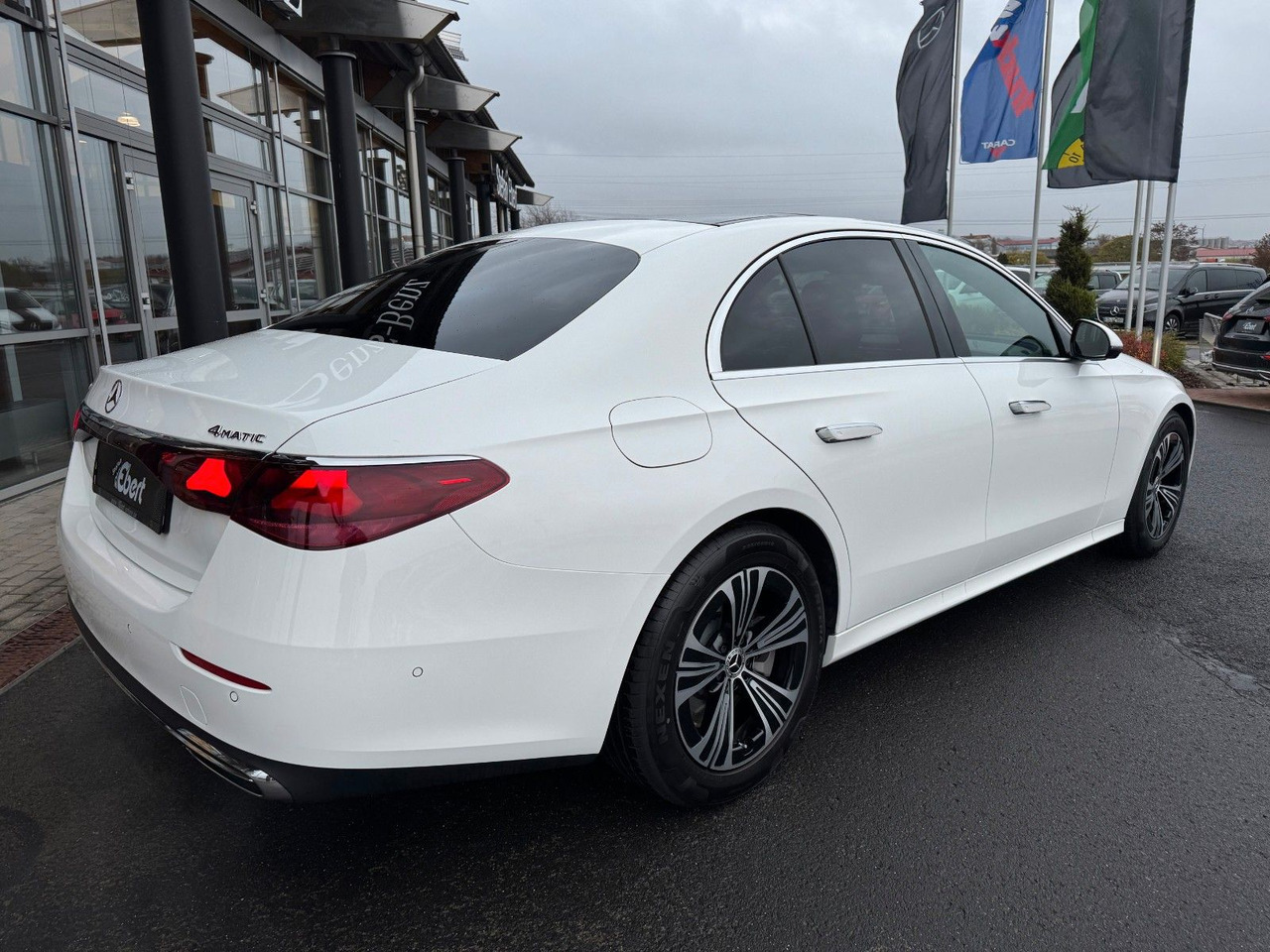 Mercedes-Benz E 450 4M Avantgarde+Pano+DistrPro+Digital+360 - Седан: фото 5 Mercedes-Benz E 450 4M Avantgarde+Pano+DistrPro+Digital+360 - Седан: фото 5