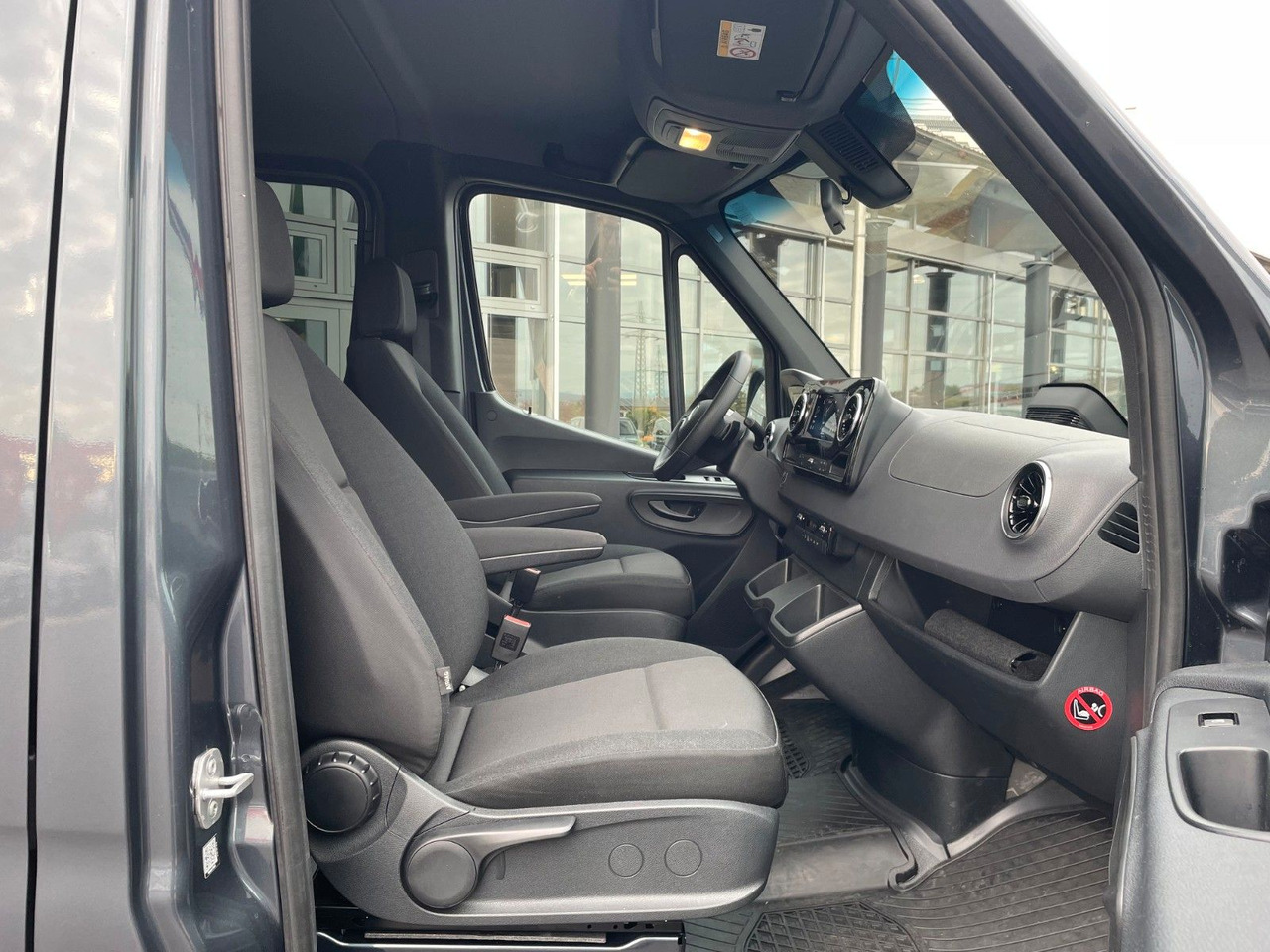 Пассажирский фургон Mercedes-Benz Sprinter 317 CDI Tourer 3665 9G Kamera AHK3,5to: фото 11 Пассажирский фургон Mercedes-Benz Sprinter 317 CDI Tourer 3665 9G Kamera AHK3,5to: фото 11