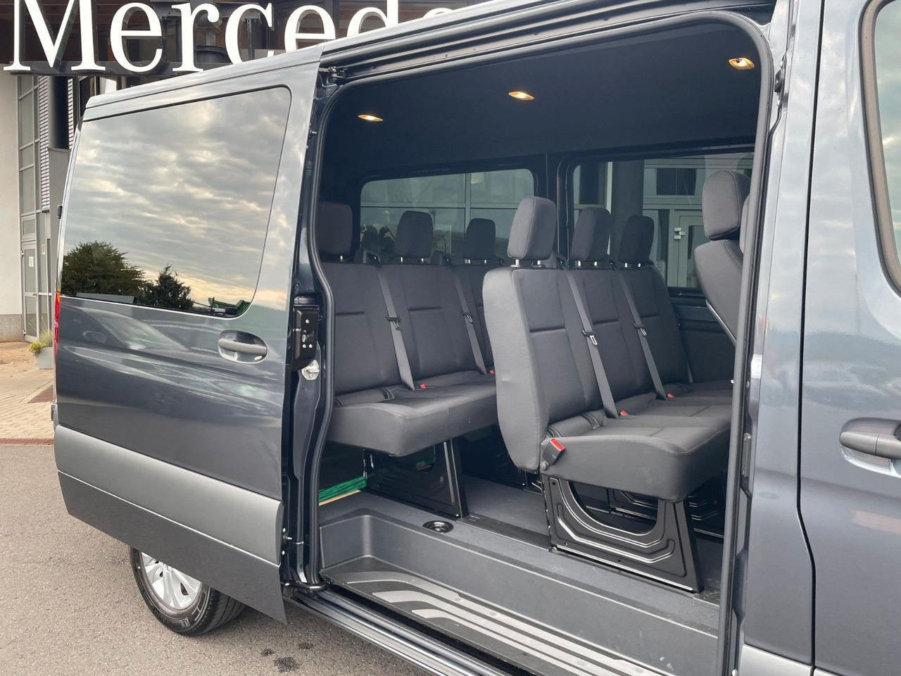 Пассажирский фургон Mercedes-Benz Sprinter 317 CDI Tourer 3665 9G Kamera AHK3,5to: фото 9 Пассажирский фургон Mercedes-Benz Sprinter 317 CDI Tourer 3665 9G Kamera AHK3,5to: фото 9