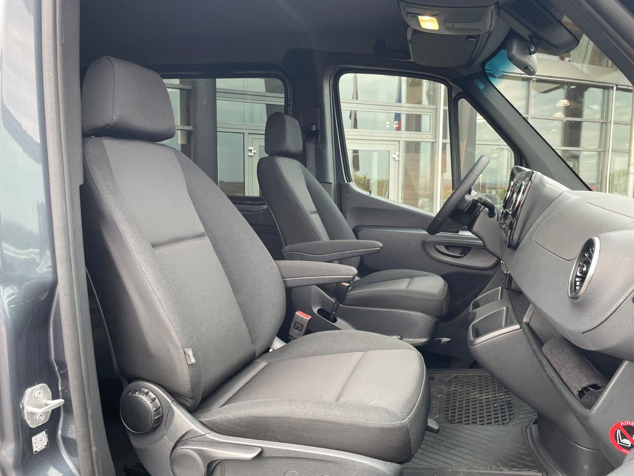 Пассажирский фургон Mercedes-Benz Sprinter 317 CDI Tourer 3665 9G Kamera AHK3,5to: фото 12 Пассажирский фургон Mercedes-Benz Sprinter 317 CDI Tourer 3665 9G Kamera AHK3,5to: фото 12