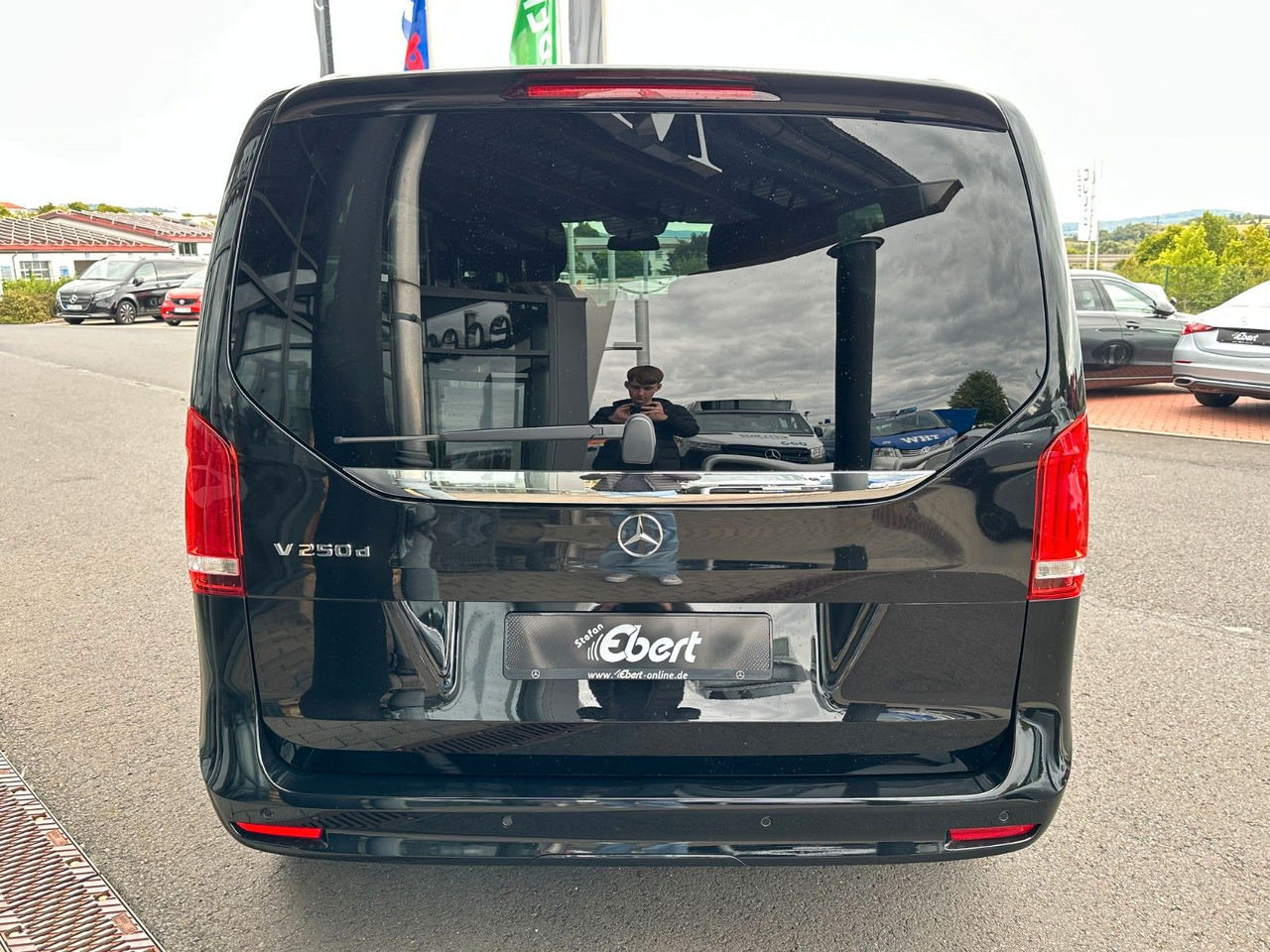 Mercedes-Benz V 250 d EDITION AMG Kompakt ILS elektr Türen - Универсал: фото 5 Mercedes-Benz V 250 d EDITION AMG Kompakt ILS elektr Türen - Универсал: фото 5