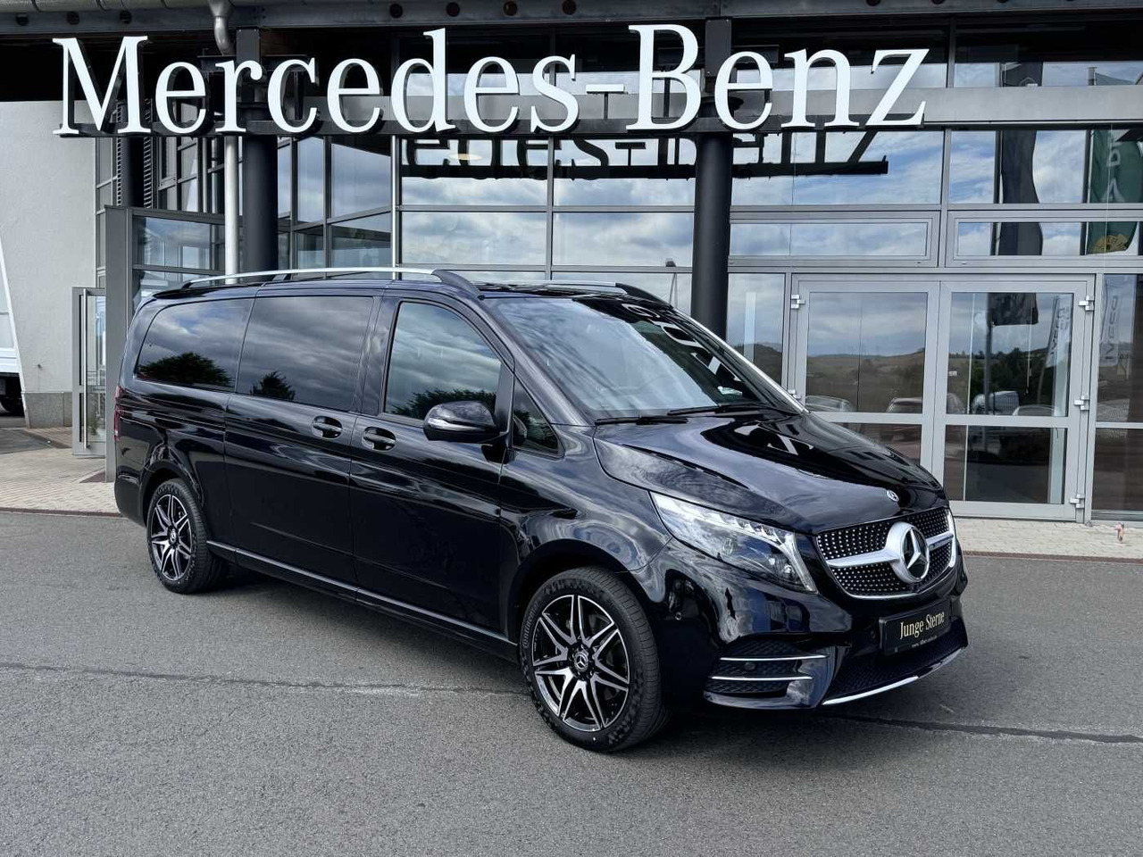 Mercedes-Benz V 300 d AVA AMG 4MATIC AIRMATIC Sitzklima el Tür - Легковой автомобиль: фото 1 Mercedes-Benz V 300 d AVA AMG 4MATIC AIRMATIC Sitzklima el Tür - Легковой автомобиль: фото 1