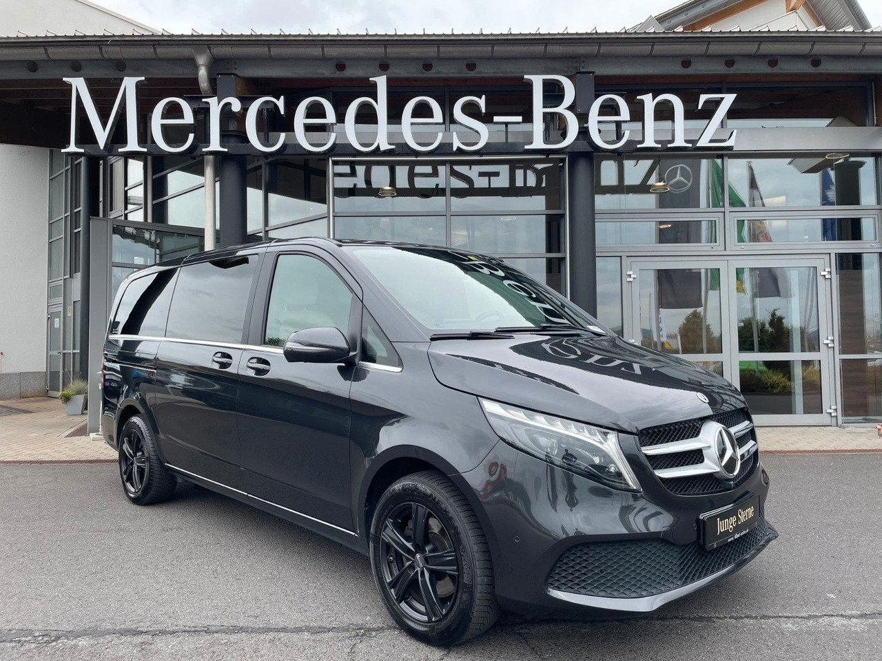 Mercedes-Benz V 300 d AVA ED 4MATIC Sitzklima Burmester 6Sitze - Пассажирский фургон: фото 1 Mercedes-Benz V 300 d AVA ED 4MATIC Sitzklima Burmester 6Sitze - Пассажирский фургон: фото 1