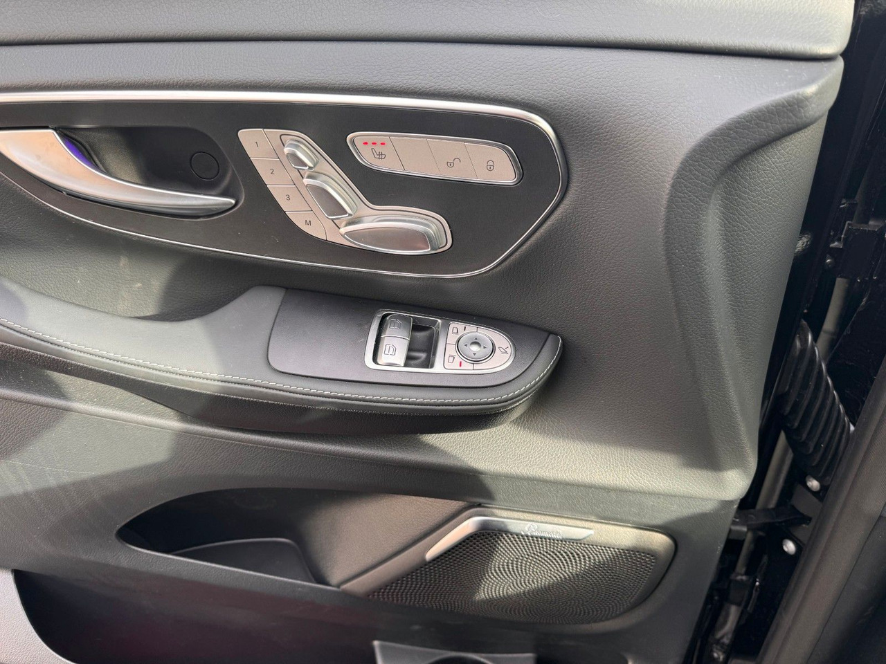 Mercedes-Benz V 300 d EXCLUSIVE AIRMATIC AHK2,5 Standheiz в лизинг Mercedes-Benz V 300 d EXCLUSIVE AIRMATIC AHK2,5 Standheiz: фото 20 Mercedes-Benz V 300 d EXCLUSIVE AIRMATIC AHK2,5 Standheiz в лизинг Mercedes-Benz V 300 d EXCLUSIVE AIRMATIC AHK2,5 Standheiz: фото 20