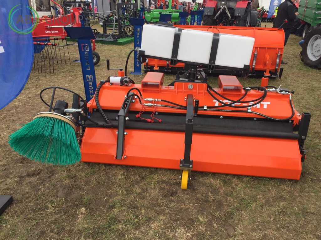 Metal-Technik TOP MT tractor road sweeper 2 m - Навесное оборудование для Снегоуборочных машин: фото 1 Metal-Technik TOP MT tractor road sweeper 2 m - Навесное оборудование для Снегоуборочных машин: фото 1