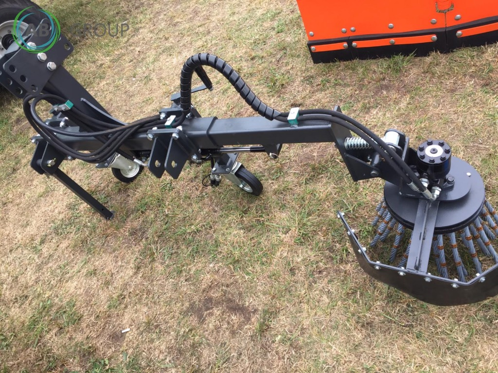 Metal-Technik weeder brush - Навесное оборудование для Снегоуборочных машин: фото 1 Metal-Technik weeder brush - Навесное оборудование для Снегоуборочных машин: фото 1