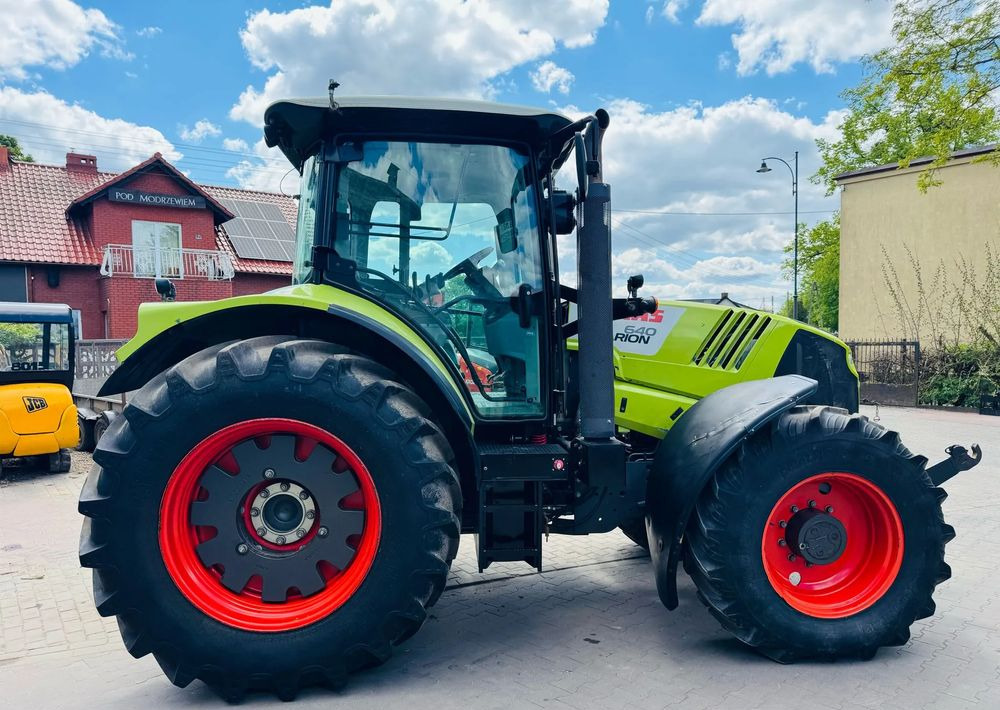 Трактор Claas Arion 640: фото 6
