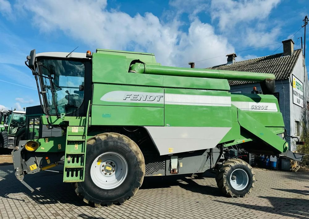 Fendt 5220E - Зерноуборочный комбайн: фото 1 Fendt 5220E - Зерноуборочный комбайн: фото 1