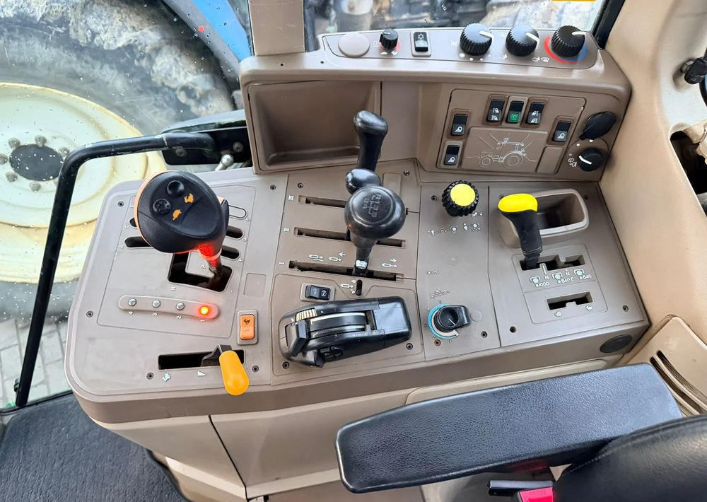 Трактор John Deere 6930: фото 16